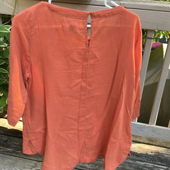 Old navy medium maternity quarter sleeve shirt - Picture 3 of 3